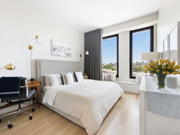 21-21 31st Street 4E, Astoria NY 11105