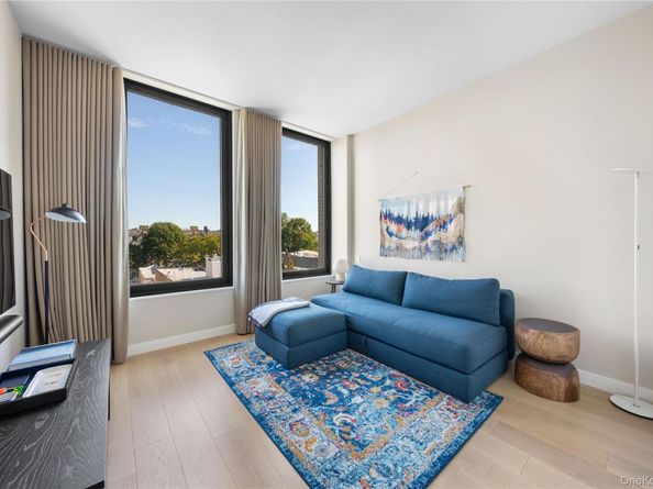 21-21 31st Street 4E, Astoria NY 11105