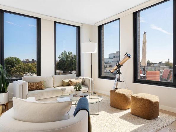 21-21 31st Street 4E, Astoria NY 11105