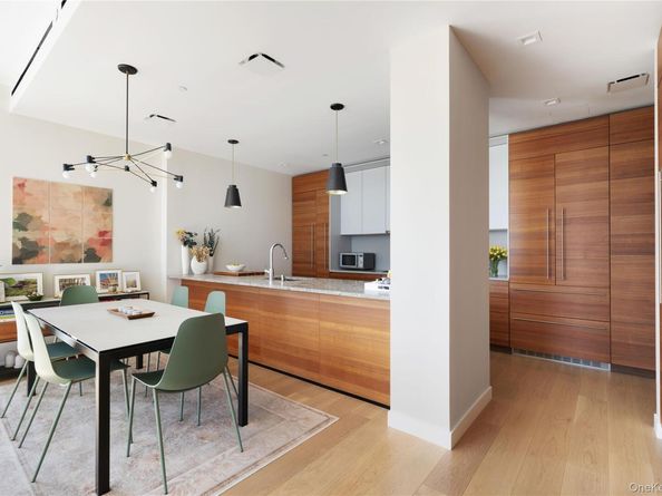 21-21 31st Street 4E, Astoria NY 11105