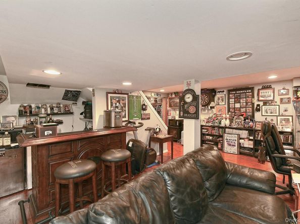 4 Cranford Road, Plainview NY 11803