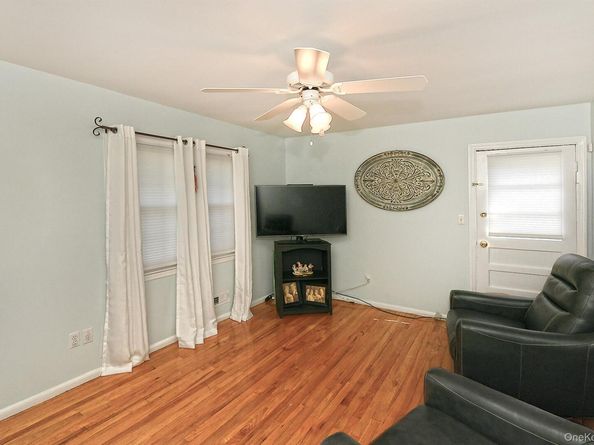 4 Cranford Road, Plainview NY 11803