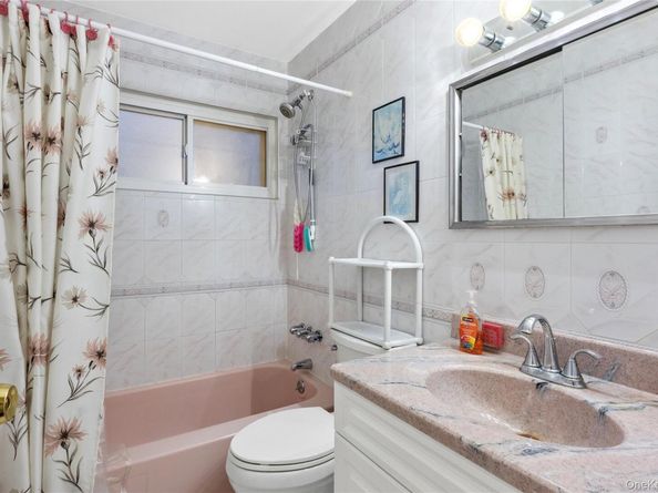 138 Carnegie Avenue, Elmont NY 11003