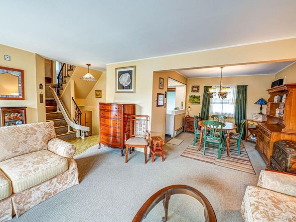 28 Halcourt Drive, Plainview NY 11803