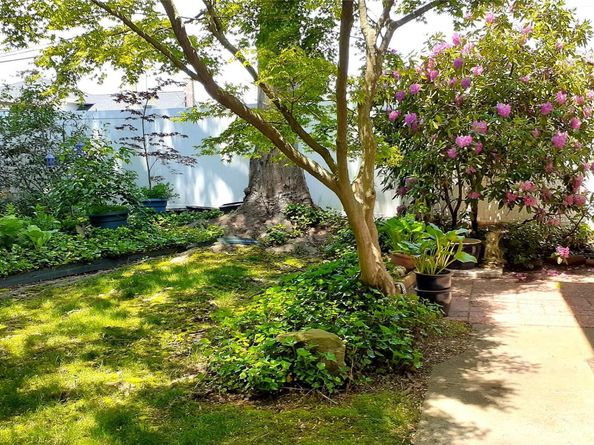 28 Halcourt Drive, Plainview NY 11803