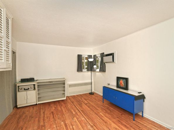 28 Halcourt Drive, Plainview NY 11803