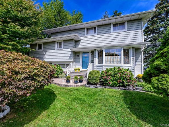 28 Halcourt Drive, Plainview NY 11803