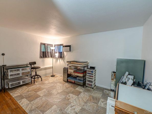 28 Halcourt Drive, Plainview NY 11803