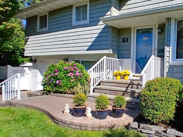 28 Halcourt Drive, Plainview NY 11803