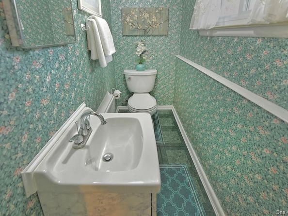 28 Halcourt Drive, Plainview NY 11803