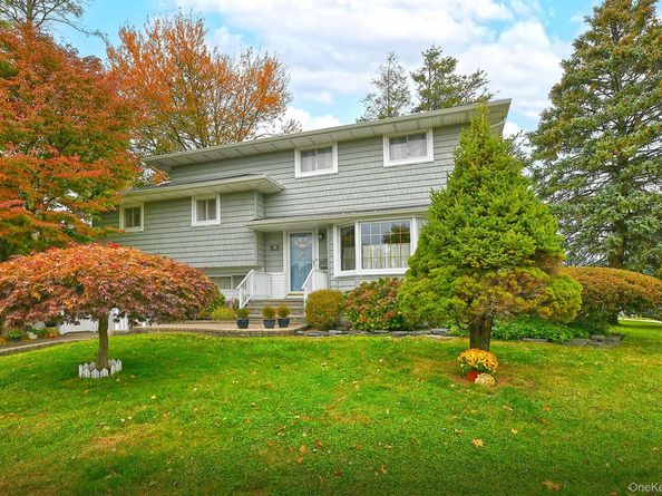 28 Halcourt Drive, Plainview NY 11803