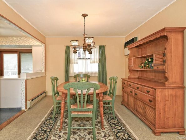 28 Halcourt Drive, Plainview NY 11803