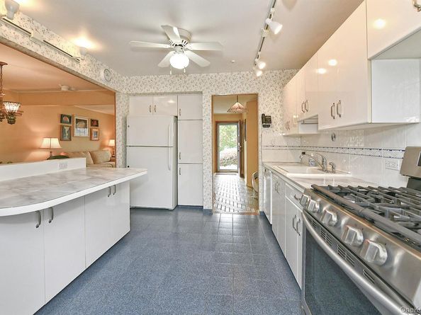 28 Halcourt Drive, Plainview NY 11803