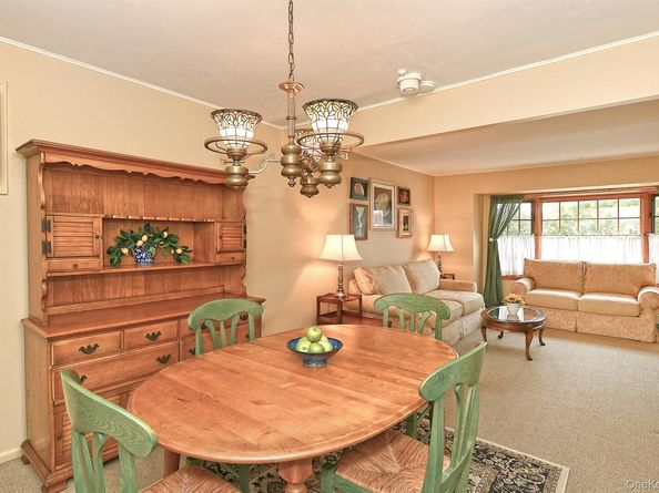 28 Halcourt Drive, Plainview NY 11803