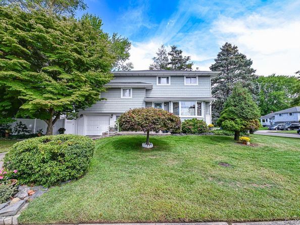 28 Halcourt Drive, Plainview NY 11803