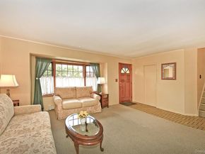 28 Halcourt Drive, Plainview NY 11803