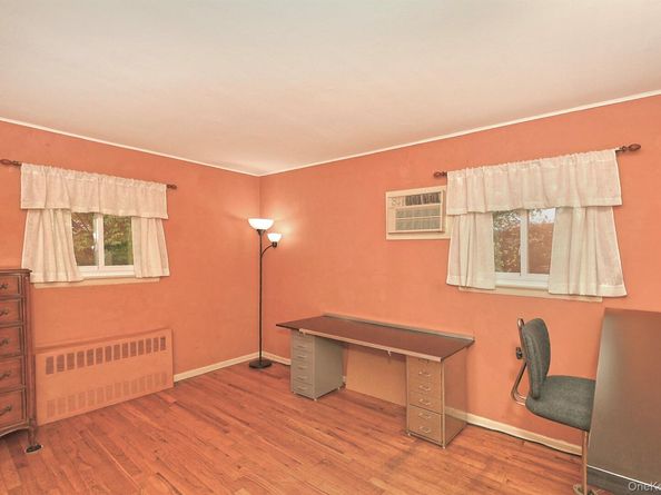 28 Halcourt Drive, Plainview NY 11803