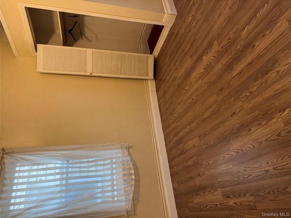 927 E 219th Street, Bronx NY 10469