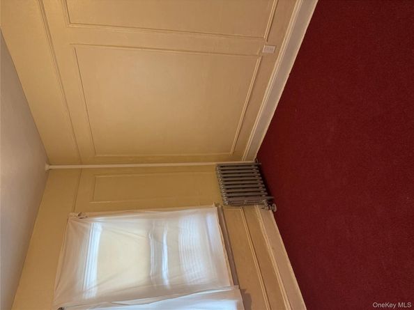 927 E 219th Street, Bronx NY 10469