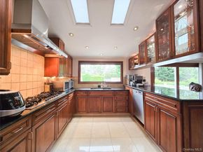 24 Edna Drive, Syosset NY 11791