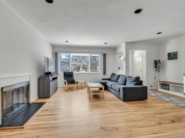 34 Roxbury Road, Port Washington NY 11050