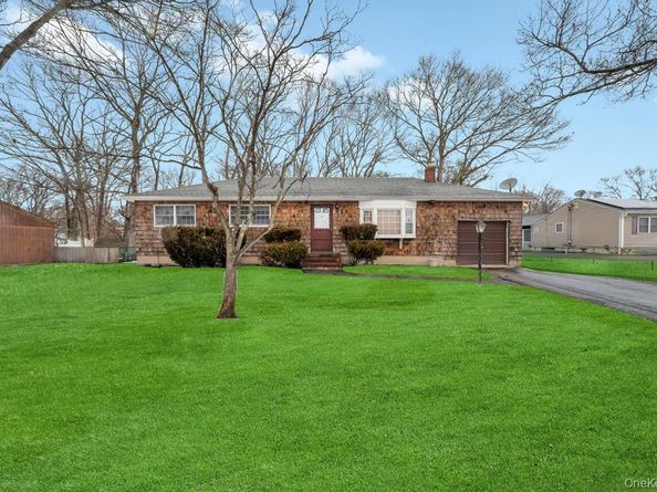 15 E Woodside Avenue, Patchogue NY 11772