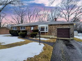 15 E Woodside Avenue, Patchogue NY 11772