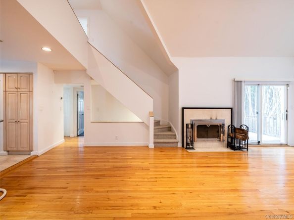 127 Wooleys Lane, Great Neck NY 11023