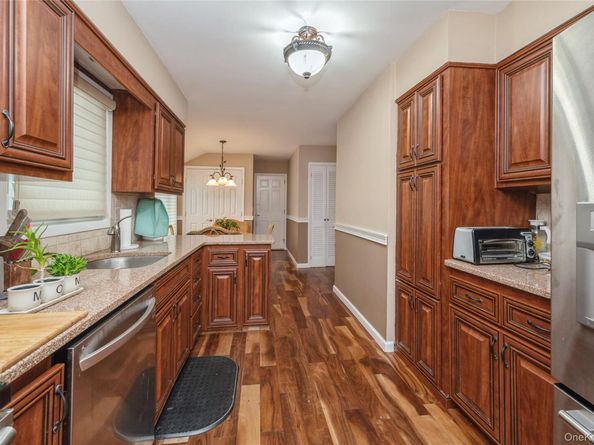 9 Elm Lane NE, Stony Brook NY 11790