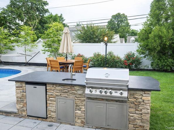 24 Willets Avenue, Syosset NY 11791