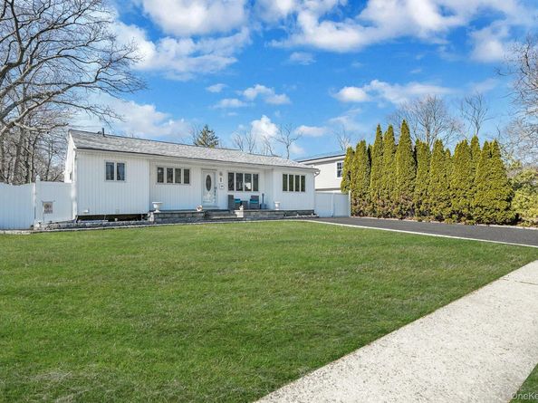 8 Sunset Avenue, Wheatley Heights NY 11798