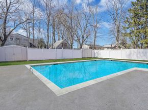 8 Sunset Avenue, Wheatley Heights NY 11798