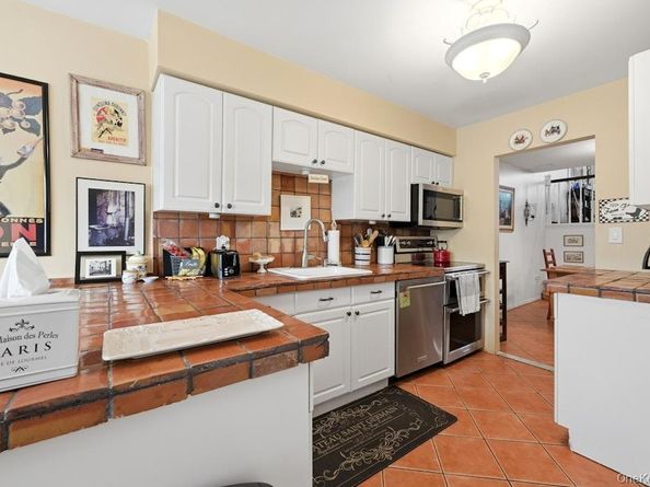 20 Manors Drive, Jericho NY 11753