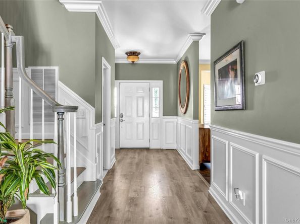 110 Brattle Circle, Melville NY 11747