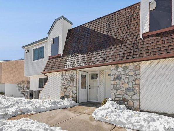 141 Pointe Circle N 141, Coram NY 11727