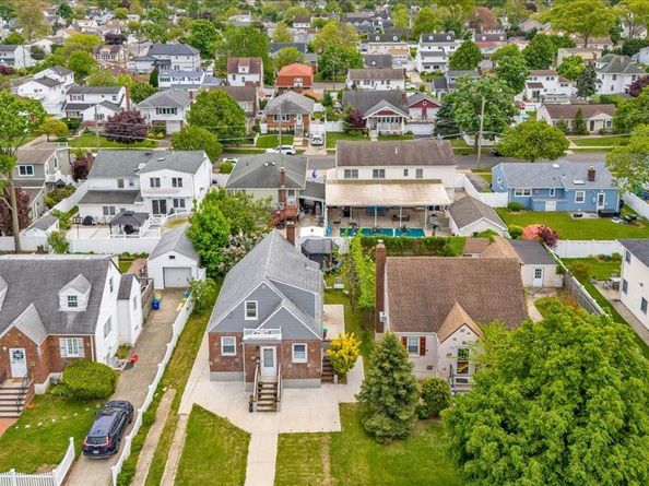 301 Merrifield Avenue, Oceanside NY 11572