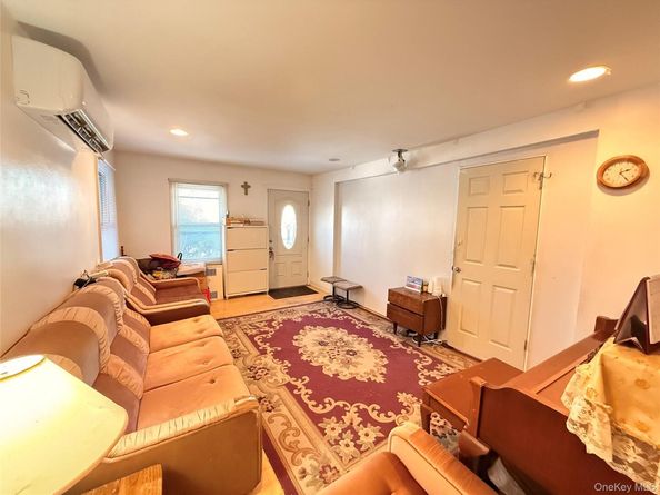 24580 61st Avenue, Little Neck NY 11362