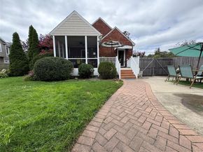 17 Somerset Avenue, East Islip NY 11730