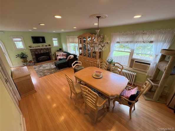 17 Somerset Avenue, East Islip NY 11730