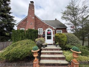 17 Somerset Avenue, East Islip NY 11730