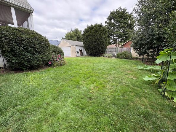 17 Somerset Avenue, East Islip NY 11730