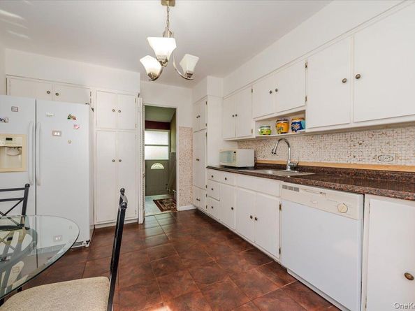 79 E Deer Park Road, Dix Hills NY 11746