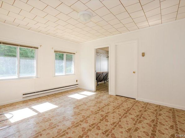 79 E Deer Park Road, Dix Hills NY 11746