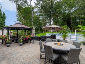 22 Whitney Gate, Smithtown NY 11787
