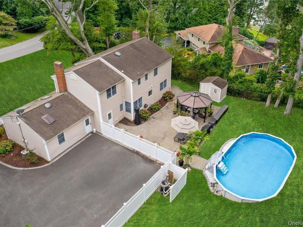 22 Whitney Gate, Smithtown NY 11787