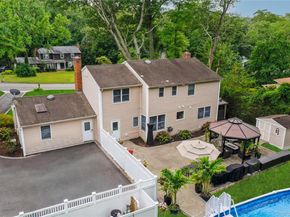 22 Whitney Gate, Smithtown NY 11787