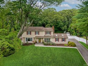 22 Whitney Gate, Smithtown NY 11787