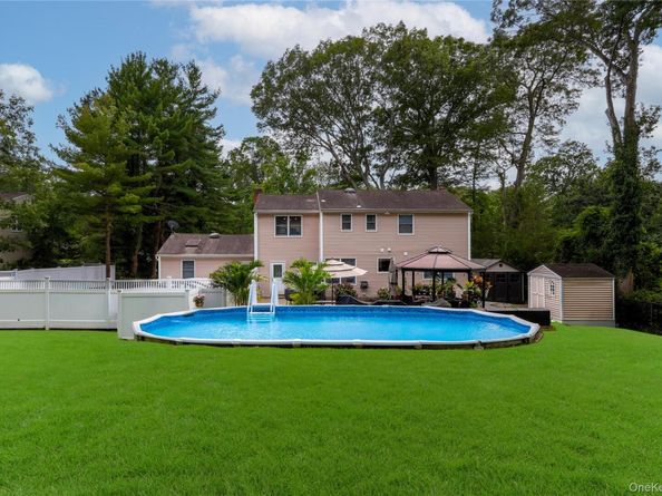 22 Whitney Gate, Smithtown NY 11787