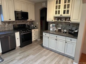 115 Halsey Avenue, Hicksville NY 11801