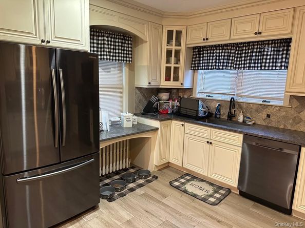 115 Halsey Avenue, Hicksville NY 11801
